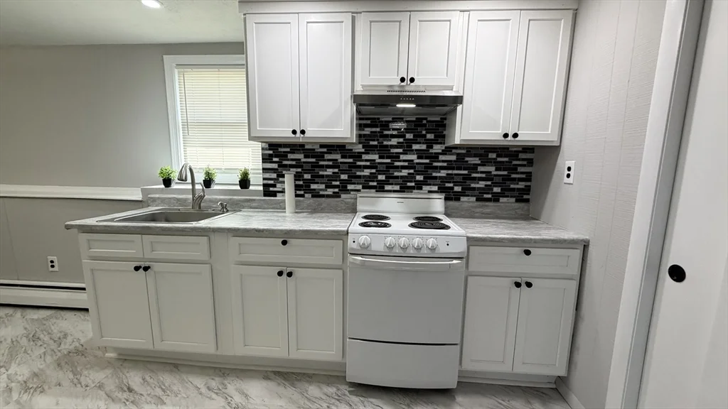 2 bed, 1 bath apartment for rent at 23 Orchard Ave Unit 2, Saugus — photo 3 of 17