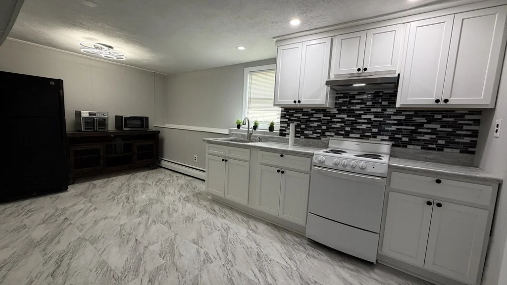 2 bed, 1 bath apartment for rent at 23 Orchard Ave Unit 2, Saugus — photo 4 of 17