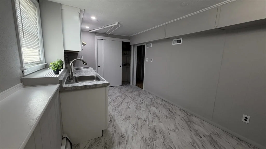 2 bed, 1 bath apartment for rent at 23 Orchard Ave Unit 2, Saugus — photo 5 of 17