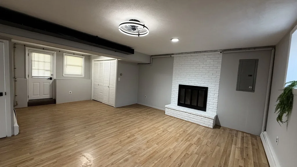 2 bed, 1 bath apartment for rent at 23 Orchard Ave Unit 2, Saugus — photo 6 of 17