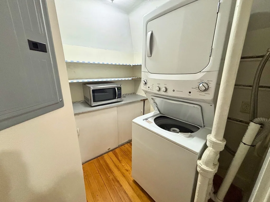 2 bed, 1 bath apartment for rent at 23 Park Rd Unit 3, Belmont — photo 7 of 15