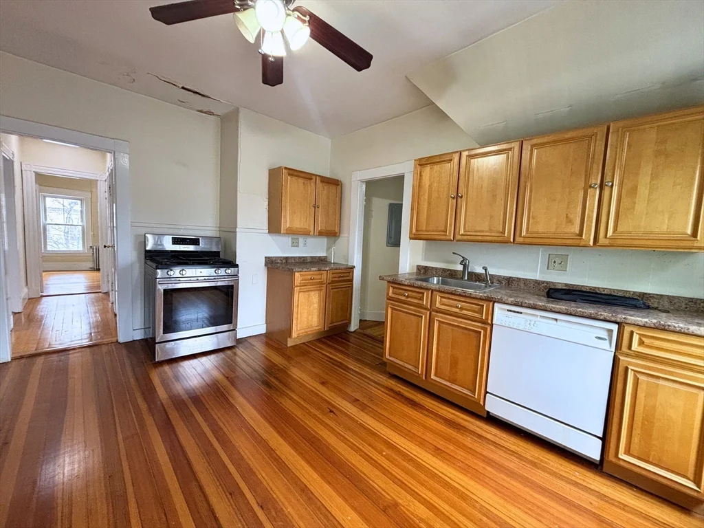 2 bed, 1 bath apartment for rent at 23 Park Rd Unit 3, Belmont — photo 14 of 15