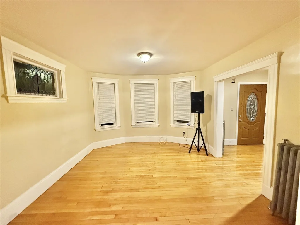 2 bed, 1 bath apartment for rent at 23 Pearl St Unit 1, Everett — photo 4 of 13