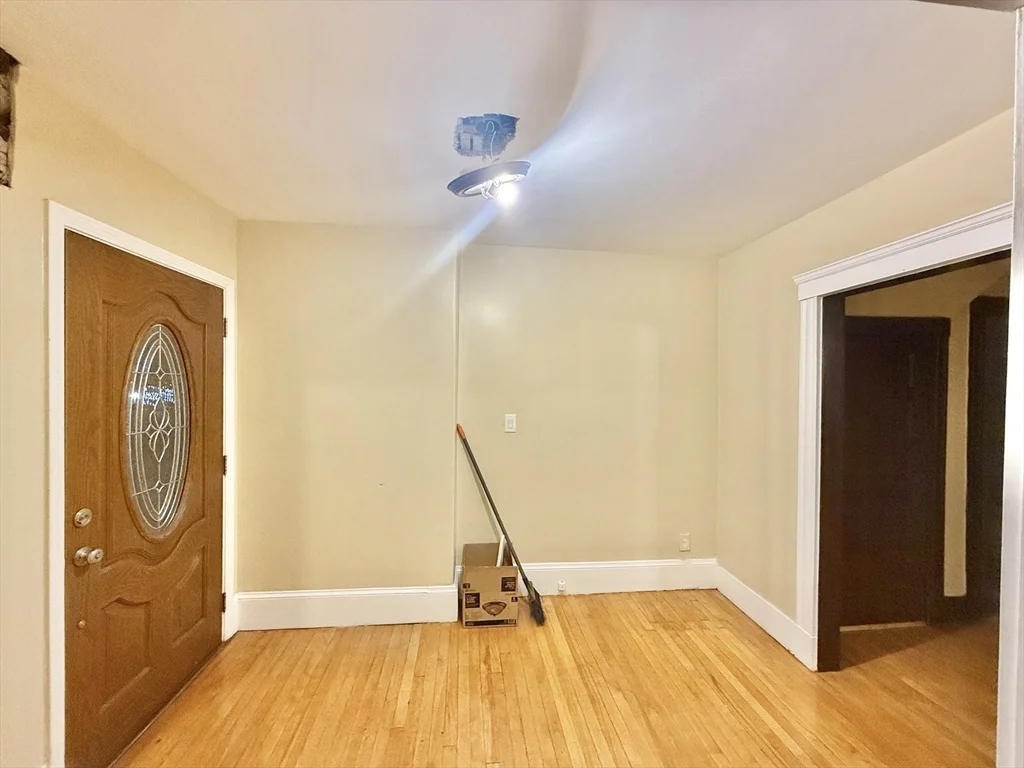 2 bed, 1 bath apartment for rent at 23 Pearl St Unit 1, Everett — photo 3 of 13