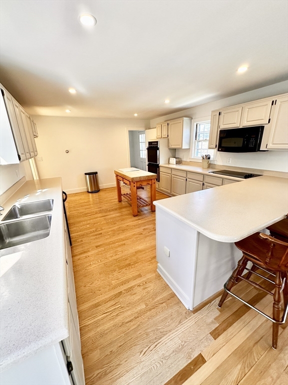 4 bed, 2 bath apartment for rent at 23 Pleasant St, Nantucket (vil) — photo 16 of 35