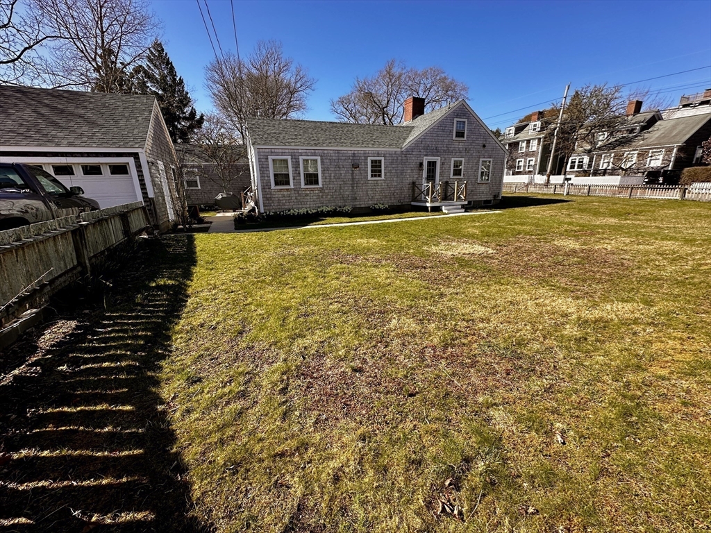 4 bed, 2 bath apartment for rent at 23 Pleasant St, Nantucket (vil) — photo 8 of 35