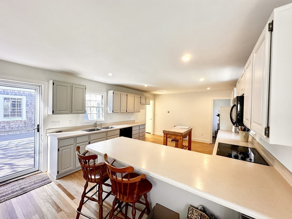 4 bed, 2 bath apartment for rent at 23 Pleasant St, Nantucket (vil) — photo 17 of 35
