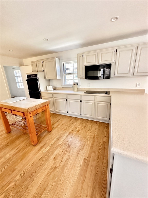 4 bed, 2 bath apartment for rent at 23 Pleasant St, Nantucket (vil) — photo 21 of 35