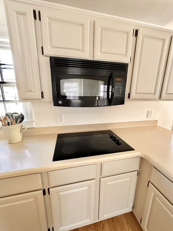 4 bed, 2 bath apartment for rent at 23 Pleasant St, Nantucket (vil) — photo 22 of 35