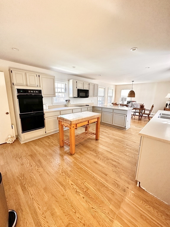 4 bed, 2 bath apartment for rent at 23 Pleasant St, Nantucket (vil) — photo 18 of 35