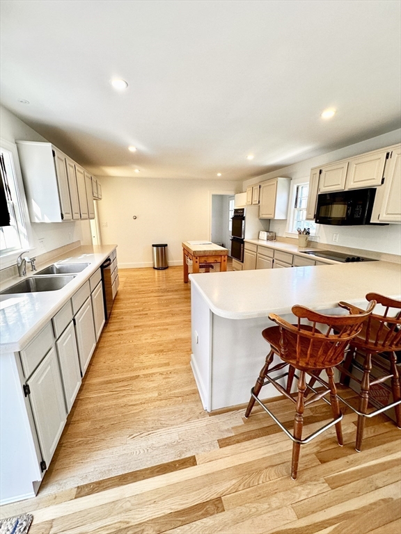 4 bed, 2 bath apartment for rent at 23 Pleasant St, Nantucket (vil) — photo 14 of 35