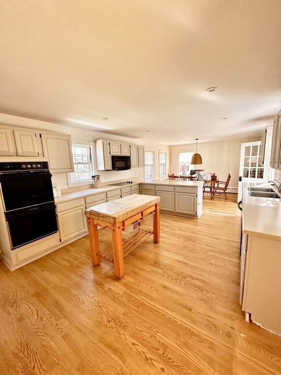 4 bed, 2 bath apartment for rent at 23 Pleasant St, Nantucket (vil) — photo 19 of 35