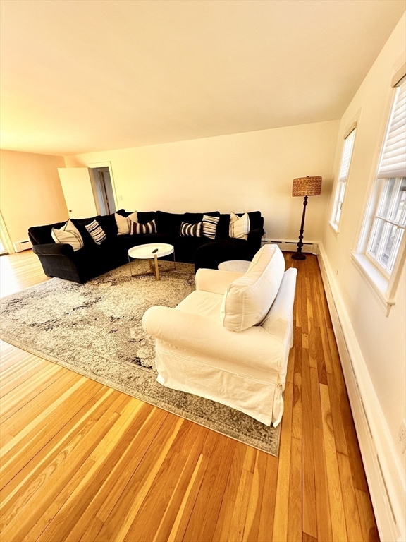 4 bed, 2 bath apartment for rent at 23 Pleasant St, Nantucket (vil) — photo 24 of 35
