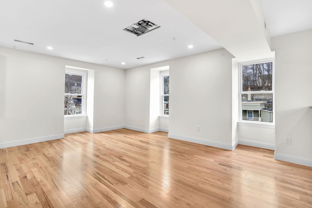 3 bed, 1 bath apartment for rent at 23 Pleasant St Unit 3, Fitchburg — photo 7 of 16