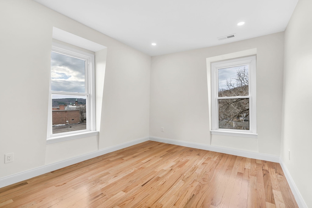 3 bed, 1 bath apartment for rent at 23 Pleasant St Unit 3, Fitchburg — photo 14 of 16