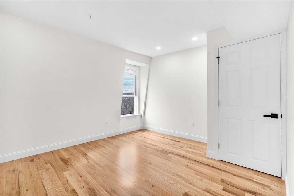 3 bed, 1 bath apartment for rent at 23 Pleasant St Unit 3, Fitchburg — photo 11 of 16