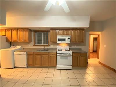 3 bed, 1 bath apartment for rent at 23 Portsmouth St Unit 1, Wellington-Harrington — photo 2 of 16