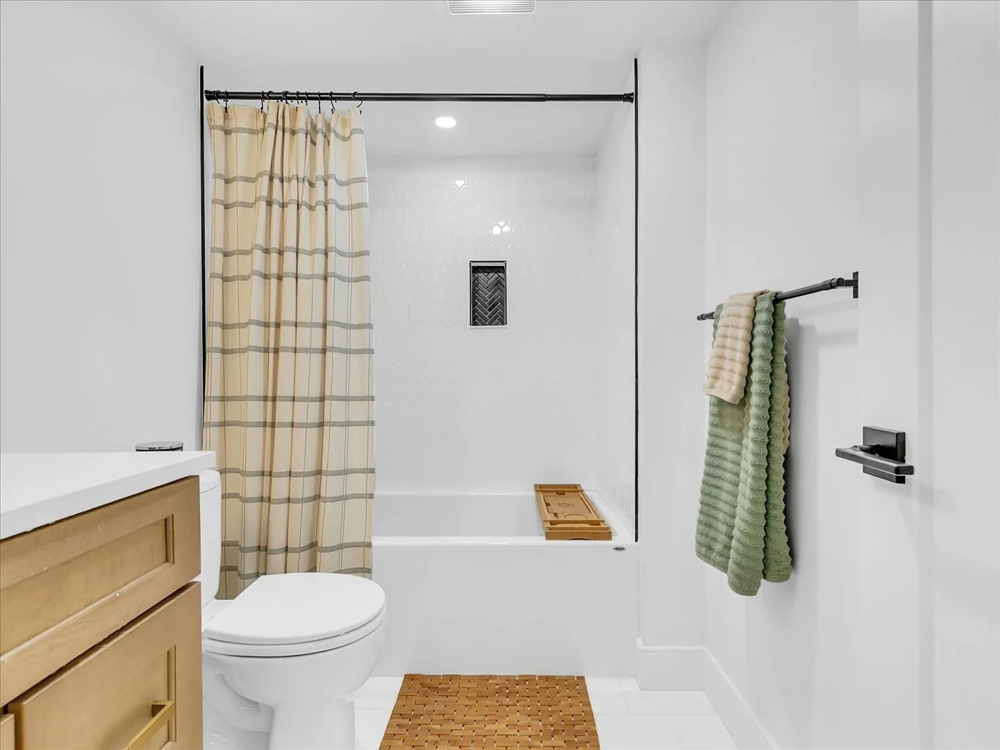 4 bed, 2.5 bath apartment for rent at 23 Princeton St Unit 23, South Medford — photo 15 of 18