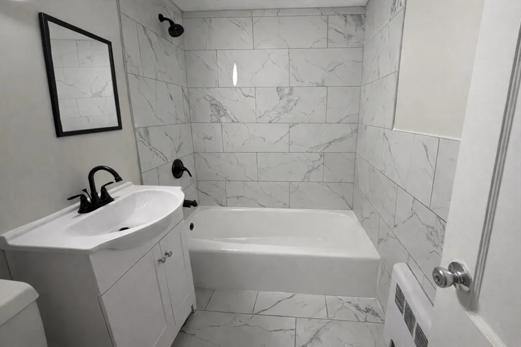 3 bed, 1 bath apartment for rent at 23 Rhodes Cir Unit 1, Hingham — photo 3 of 5