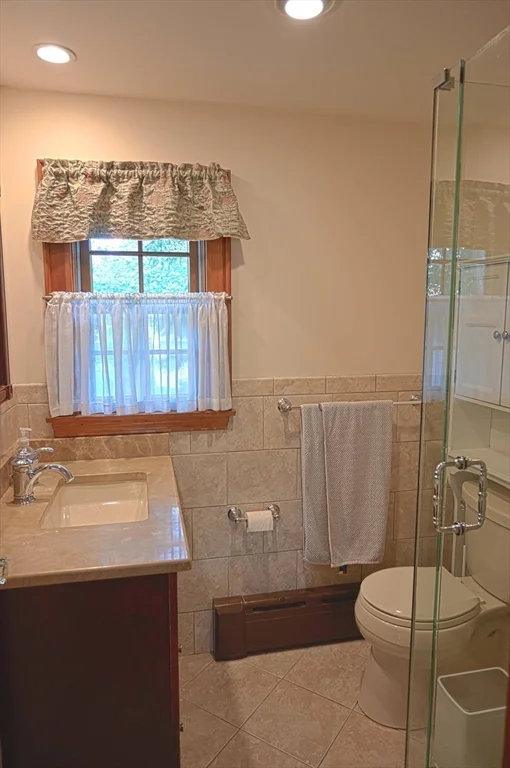 4 bed, 2 bath apartment for rent at 23 Richardson Rd, Belmont — photo 13 of 28