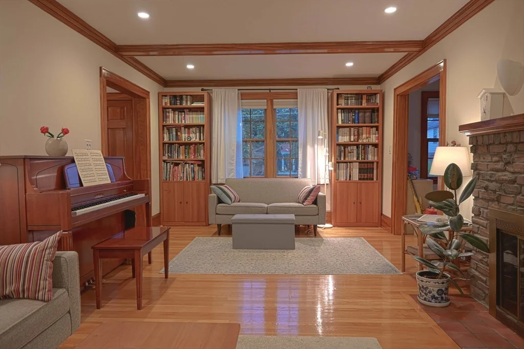 4 bed, 2 bath apartment for rent at 23 Richardson Rd, Belmont — photo 3 of 28