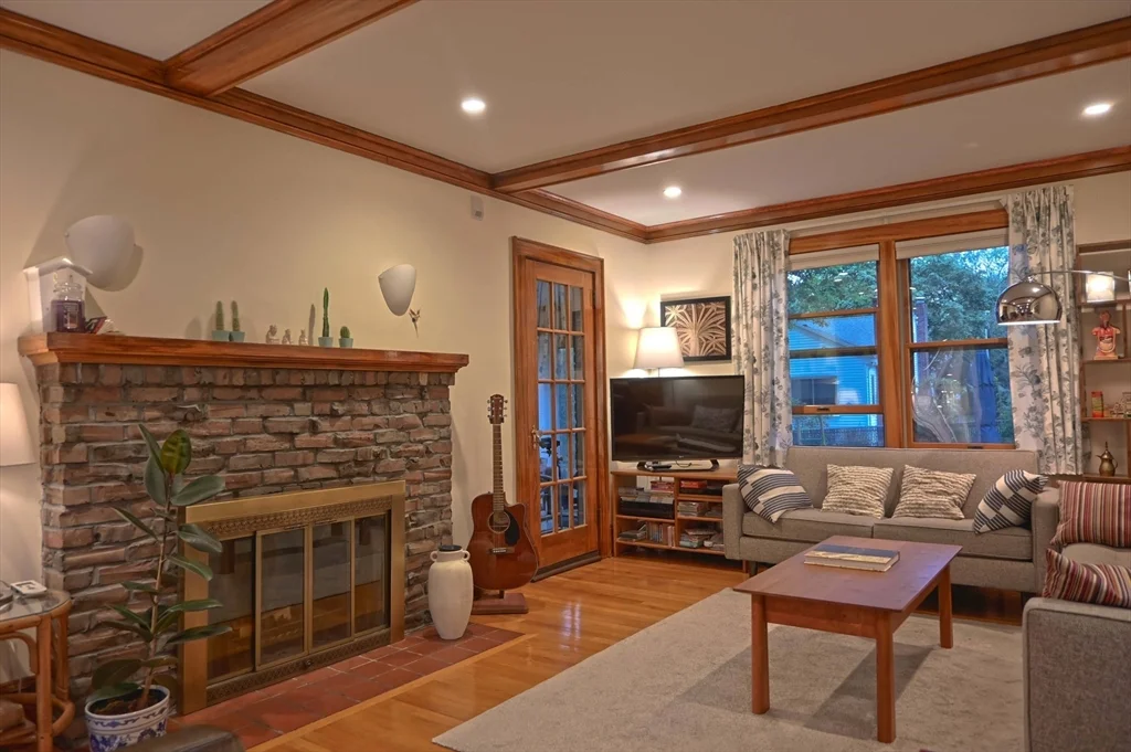 4 bed, 2 bath apartment for rent at 23 Richardson Rd, Belmont — photo 2 of 28