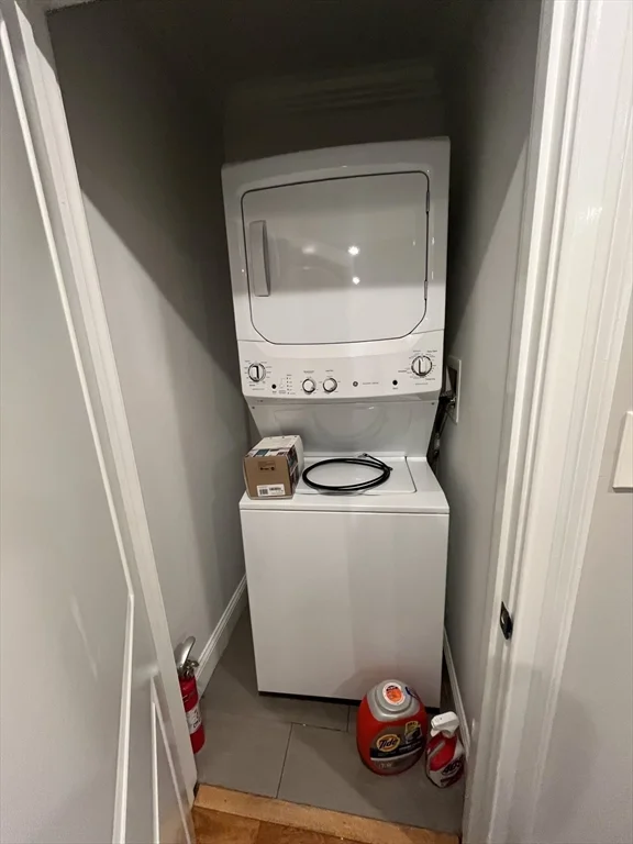 3 bed, 1 bath apartment for rent at 23 Rockledge St Unit 1, Roxbury — photo 4 of 11
