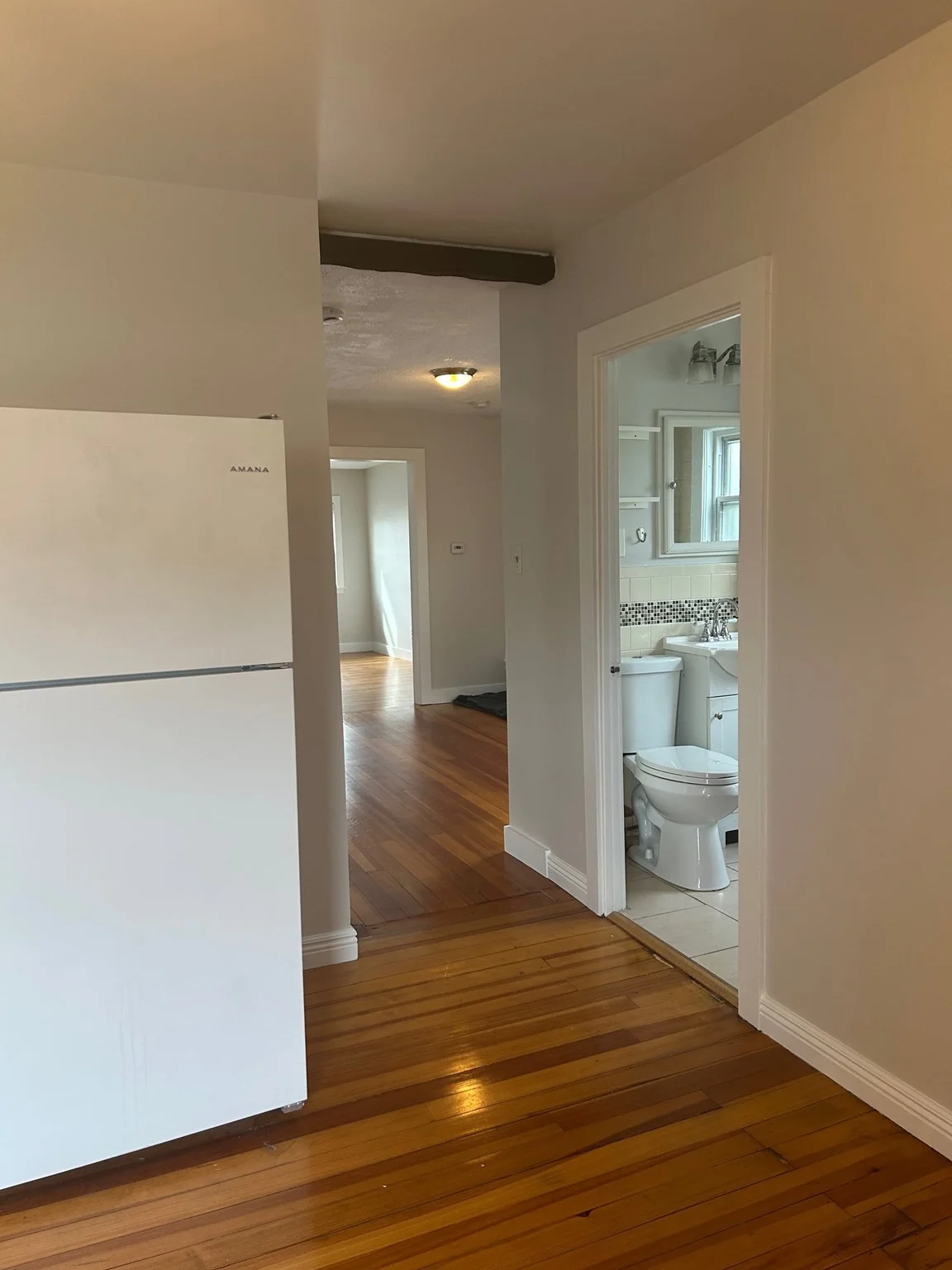 2 bed, 1 bath apartment for rent at 23 Roundy St Unit 2, Beverly — photo 2 of 6