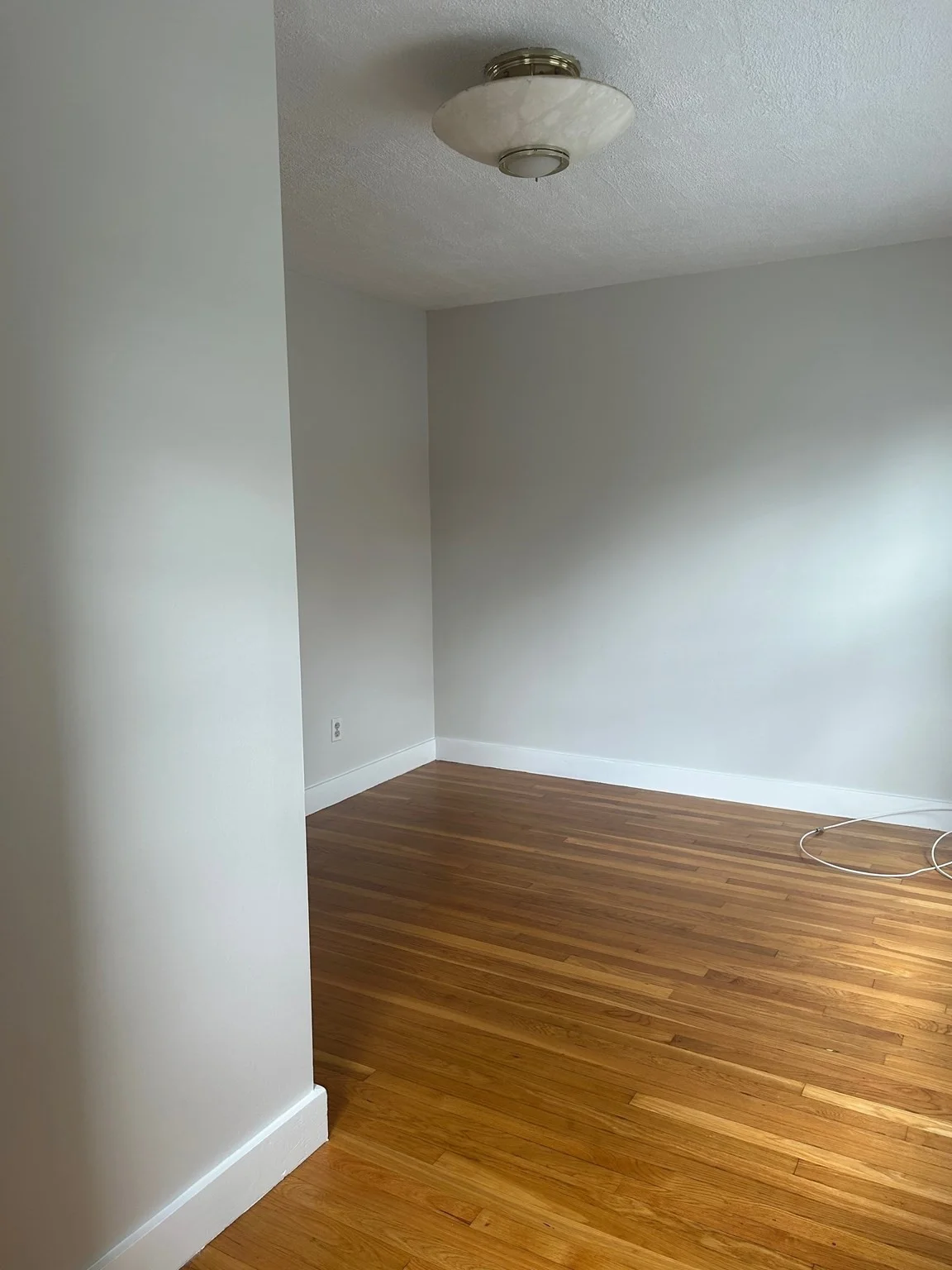 2 bed, 1 bath apartment for rent at 23 Roundy St Unit 2, Beverly — photo 3 of 6