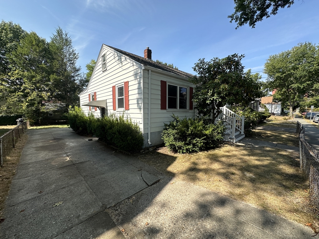 3 bed, 2 bath apartment for rent at 23 Safford St, Quincy — photo 3 of 30