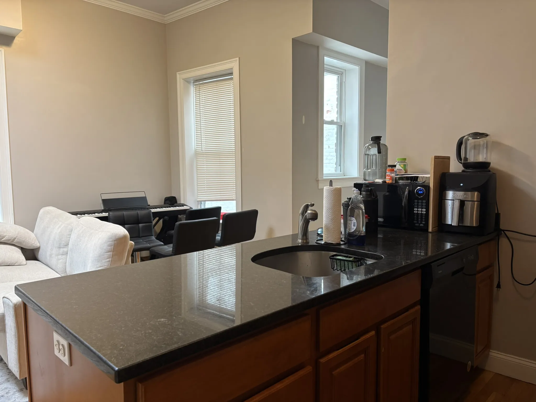 2 bed, 1 bath apartment for rent at 23 Saint Lukes Rd Unit 8, Brighton — photo 3 of 12