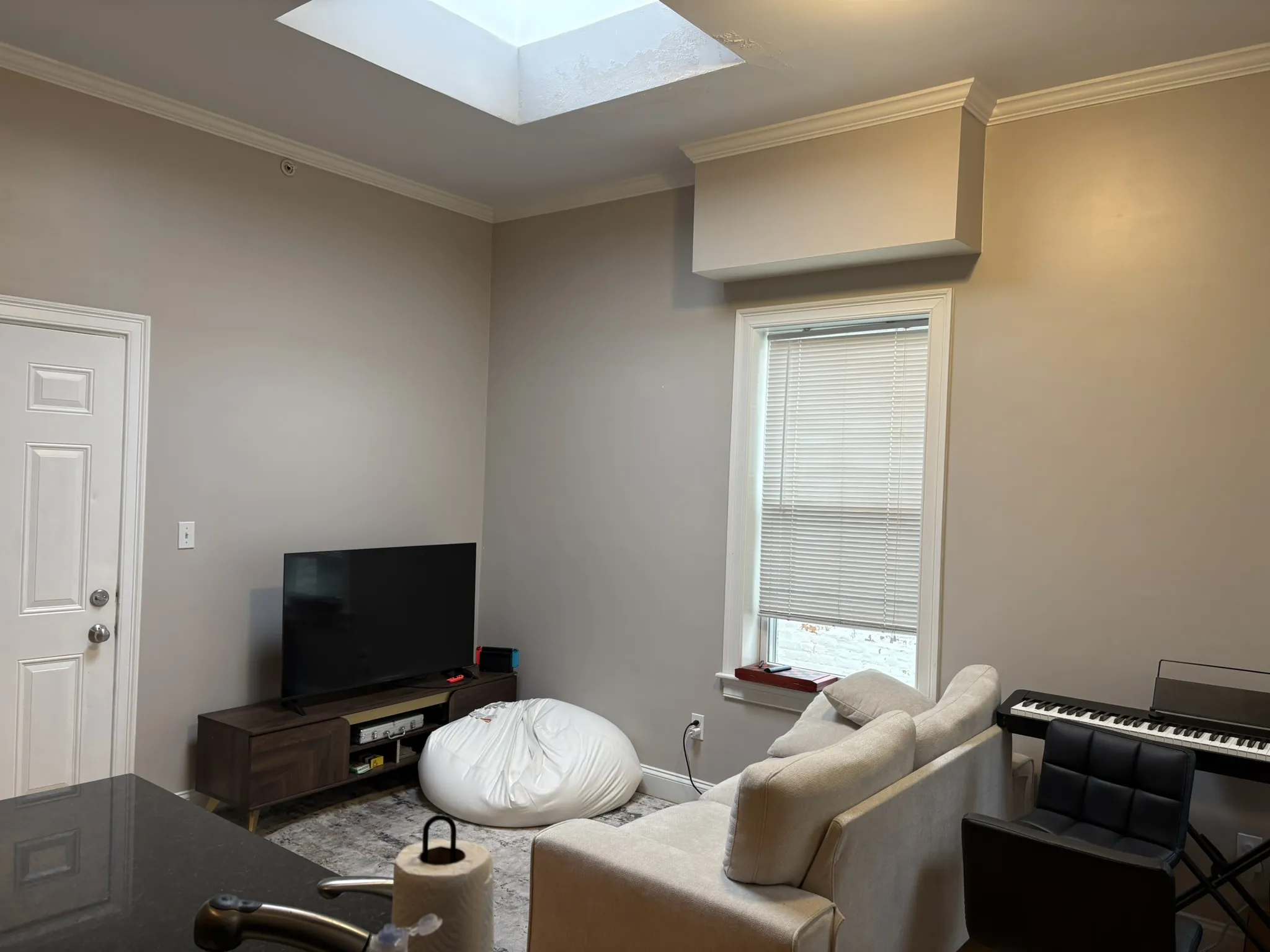 2 bed, 1 bath apartment for rent at 23 Saint Lukes Rd Unit 8, Brighton — photo 5 of 12