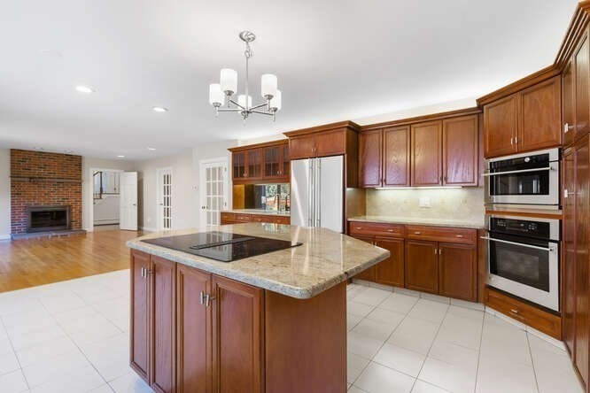 4 bed, 3 bath apartment for rent at 23 Solomon Pierce, Lexington — photo 9 of 26
