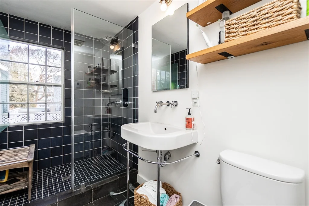 4 bed, 2 bath apartment for rent at 23 Sparks St, West Cambridge — photo 11 of 21