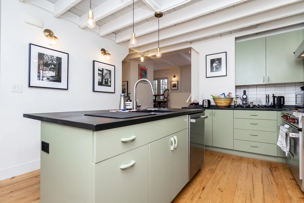 4 bed, 2 bath apartment for rent at 23 Sparks St, West Cambridge — photo 18 of 21