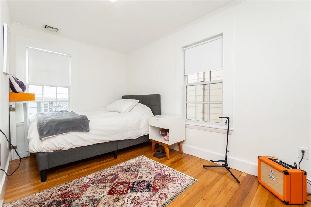4 bed, 2 bath apartment for rent at 23 Sparks St, West Cambridge — photo 5 of 21