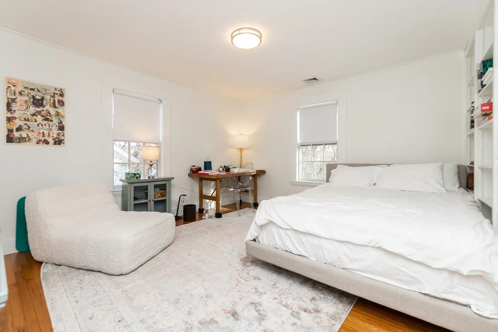 4 bed, 2 bath apartment for rent at 23 Sparks St, West Cambridge — photo 4 of 21