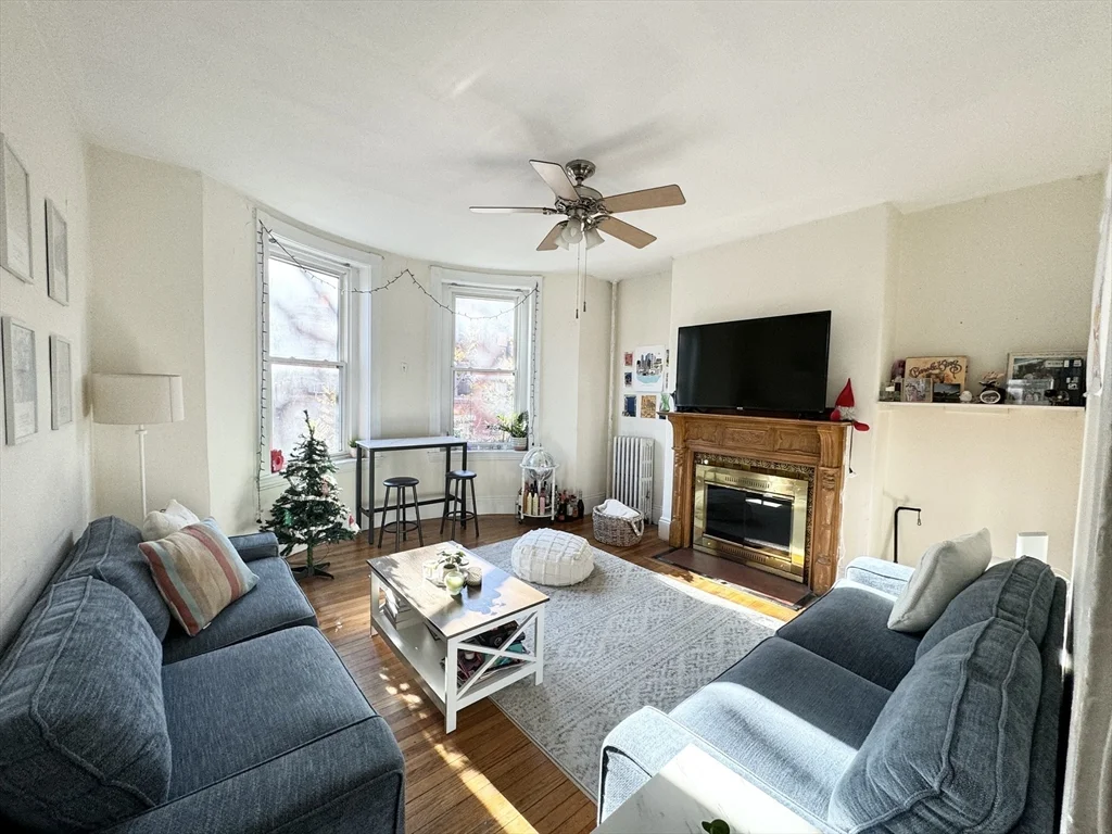 4 bed, 1 bath apartment for rent at 23 Symphony Unit 2, Fenway — photo 5 of 8