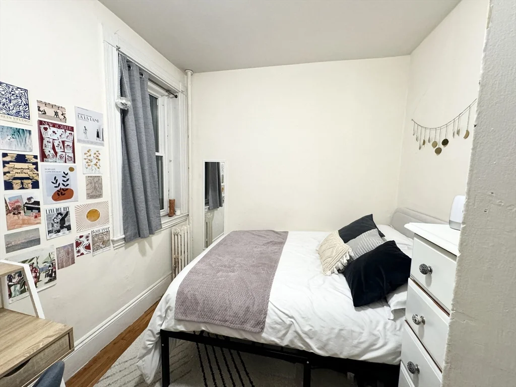 4 bed, 1 bath apartment for rent at 23 Symphony Unit 2, Fenway — photo 2 of 8