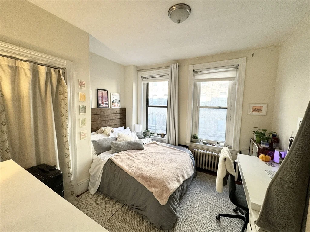 4 bed, 1 bath apartment for rent at 23 Symphony Unit 2, Fenway — photo 4 of 8