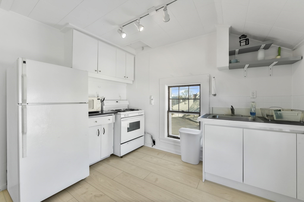 1 bed, 1 bath apartment for rent at 23 Tafts Ave Unit 2, Winthrop — photo 1 of 8