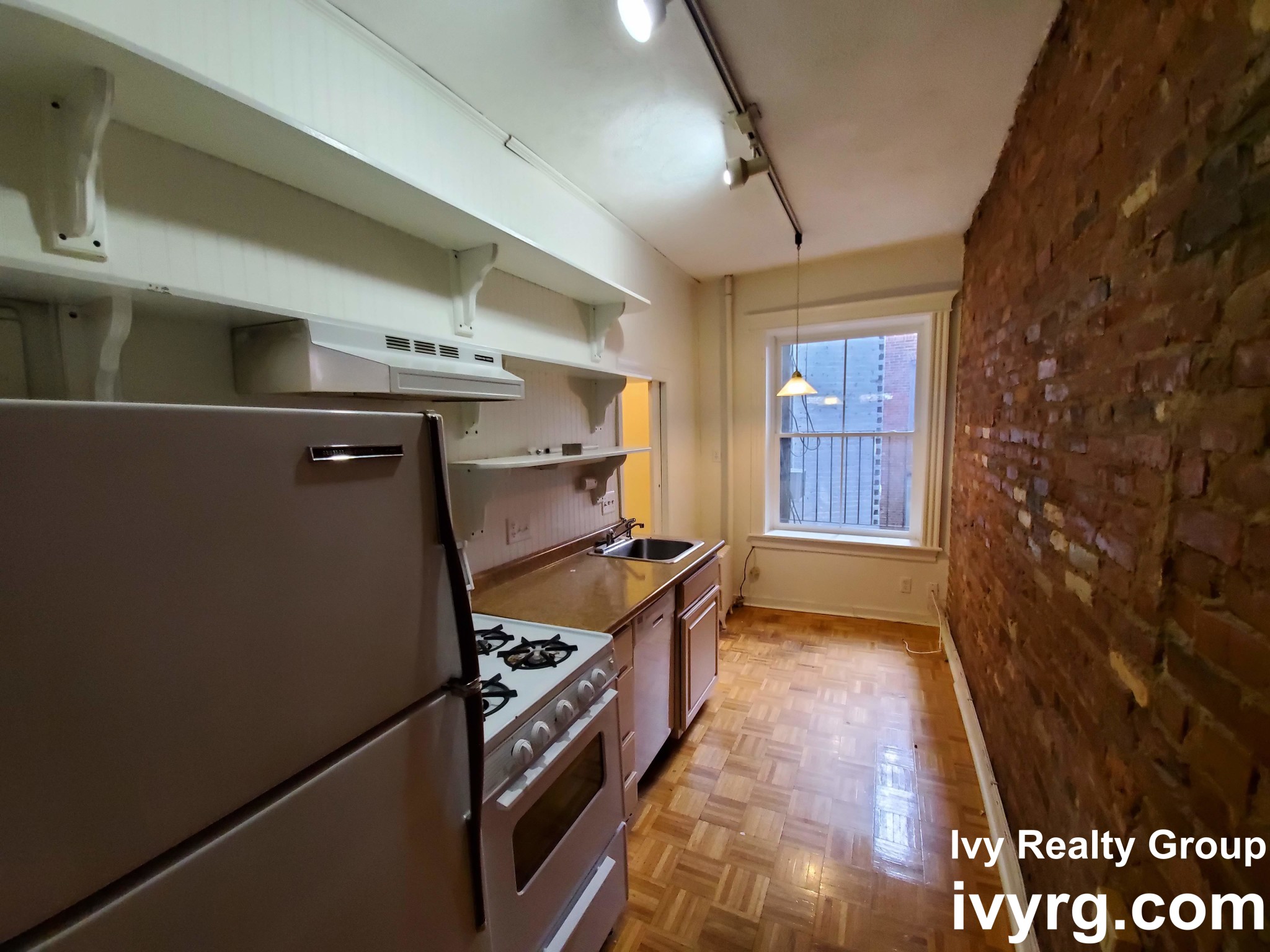 Studio bed, 1 bath apartment for rent at 23 Temple St Unit 1, Beacon Hill — photo 4 of 9