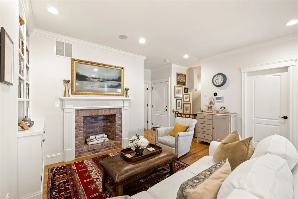 2 bed, 2 bath apartment for rent at 23 Trenton St Unit 1, Charlestown — photo 3 of 17