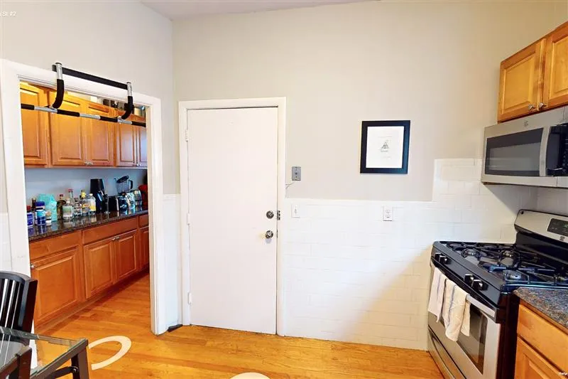3 bed, 1 bath apartment for rent at 23 Tufts St Unit 3, Cambridgeport — photo 4 of 18