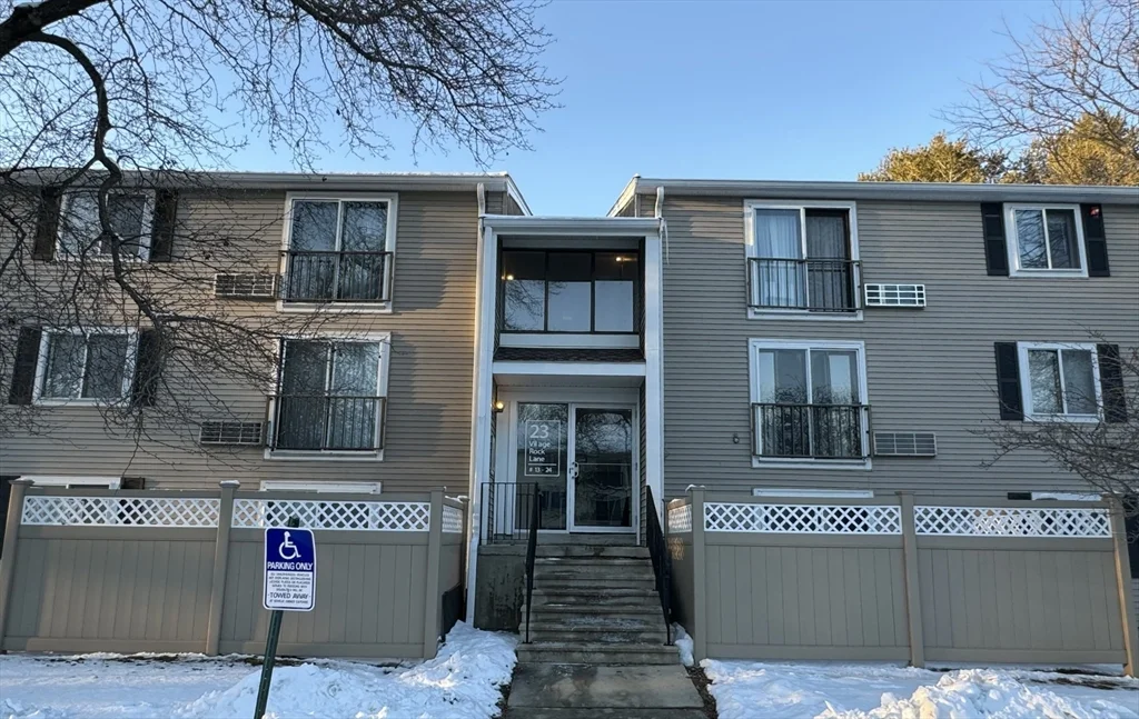 1 bed, 1 bath apartment for rent at 23 Village Rock Ln Unit 15, Natick — photo 1 of 20