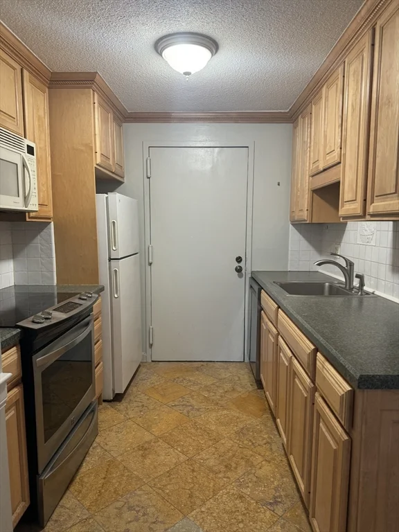 1 bed, 1 bath apartment for rent at 23 Village Rock Ln Unit 15, Natick — photo 7 of 20