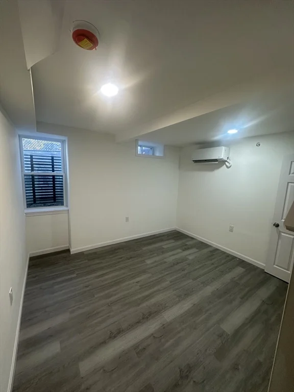 1 bed, 1 bath apartment for rent at 23 W 5th St Unit 1B, Lowell — photo 4 of 5