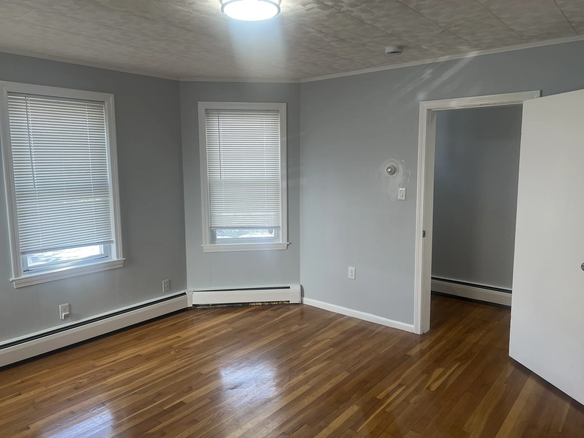 2 bed, 1 bath apartment for rent at 23 Waters Ave Unit 1, Everett — photo 3 of 11
