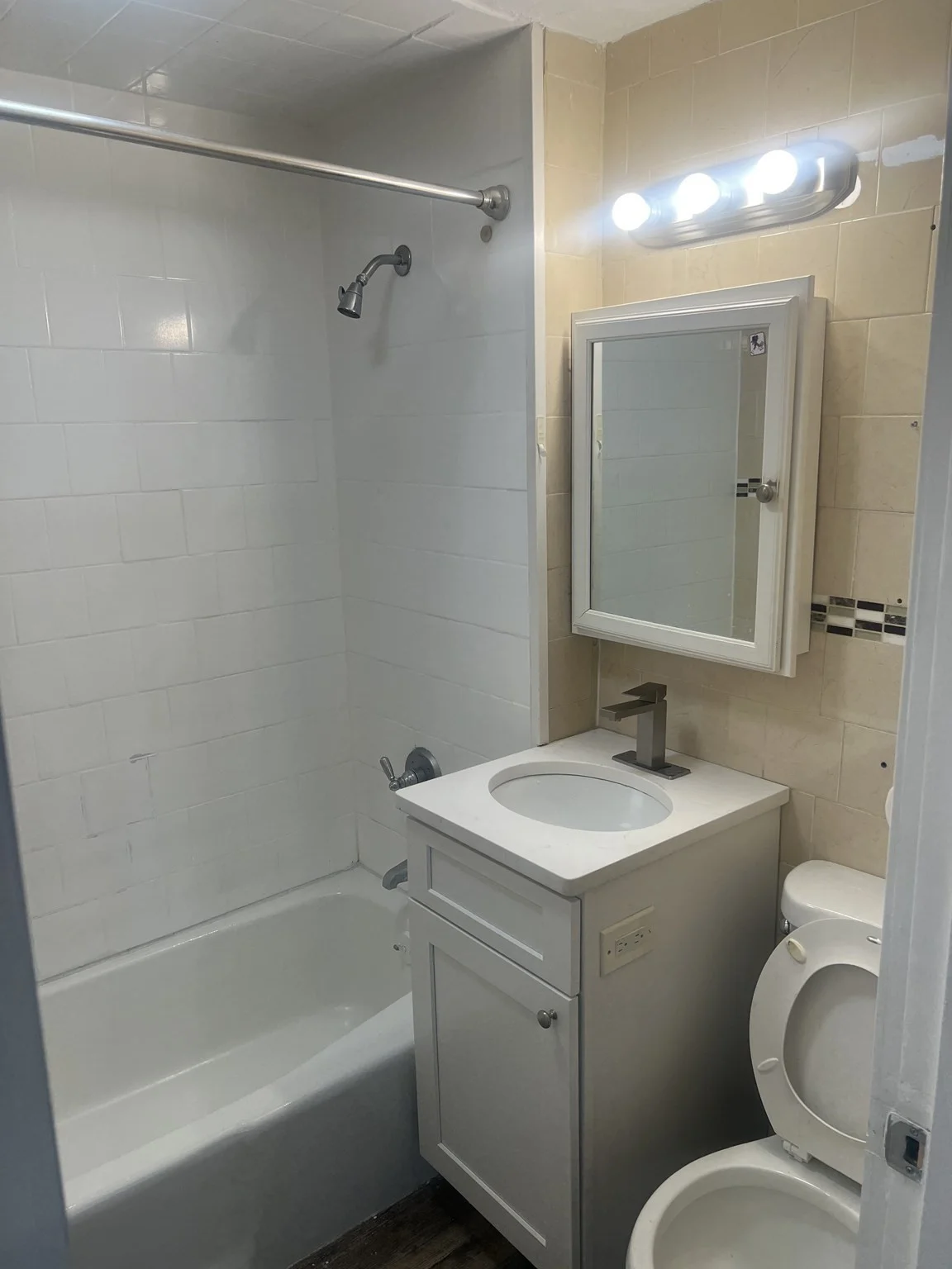 2 bed, 1 bath apartment for rent at 23 Waters Ave Unit 1, Everett — photo 8 of 11