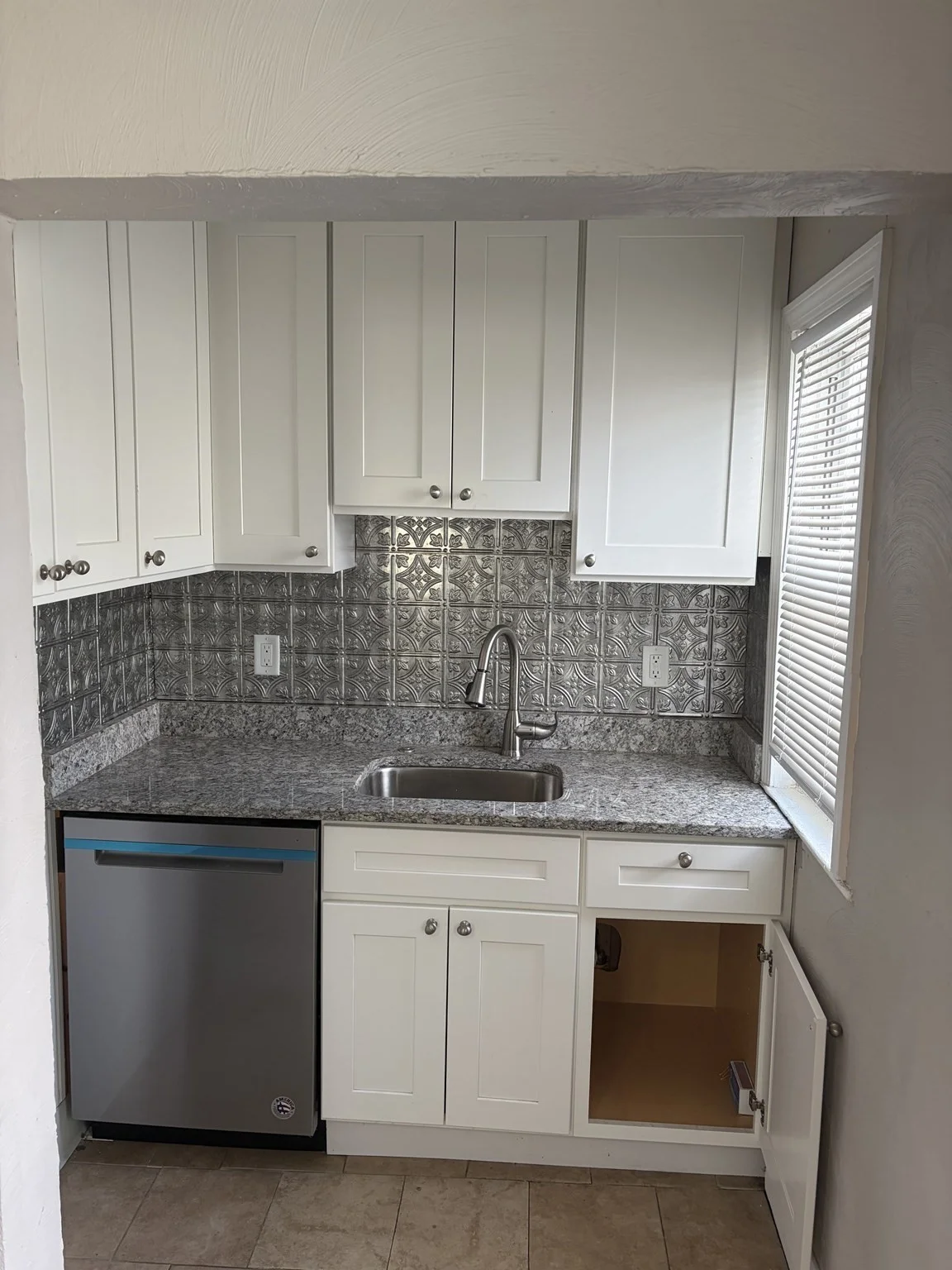 2 bed, 1 bath apartment for rent at 23 Waters Ave Unit 3, Everett — photo 3 of 14